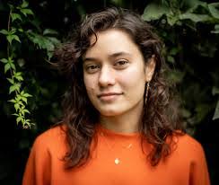 Robyn Barton's Instagram, Twitter & Facebook