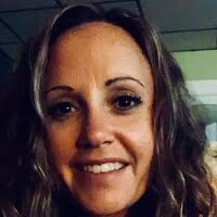 Lauren Pett's Instagram, Twitter & Facebook