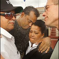 Kin of kidnapped GIs come together: Pitch in to build care packages for  troops