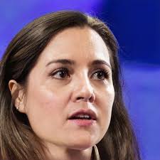 Alma Curry's Instagram, Twitter & Facebook