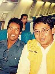 Unggahan foto masa muda fahri dan fadli tersebut langsung ramai. O Xrhsths Fadli Zon Youtube Fadli Zon Official Sto Twitter Ini Juga Foto Lawas Dengan Kapten Andika Kini Ksad Sekitar Akhir Mei 1997 Dalam Sebuah Perjalanan Ke Daerah