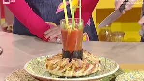 Le bacche del pomodoro sono classificate come ortaggi appartenenti alla famiglia delle solanacee. La Prova Del Cuoco Ricette 19 Aprile Il Cocktail Di Andrea Mainardi Fatto Con Succo Di Pomodoro Ultime Notizie Flash