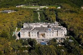 What if we kissed on putin's stripper pole? The President Answered Unambiguously The Kremlin S Spokesman Is Still Dodging Questions About Putin S Palace Meduza