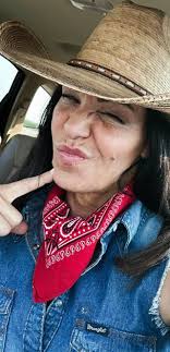 Feeling kinda Country! ❤️❤️❤️ there are so many great country songs these  days! They're either super fun and crazy or so heart wrenching my eyes well  up with tears! ❤️ Just curious,