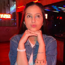 Dara Fuckner (@darafuckner_)