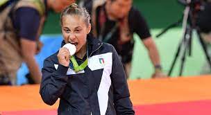 Odette giuffrida, nonostante un incontro tutt'altro che brillante, archivia anche la pratica pupp … odette giuffrida comincia nel migliore dei modi il tentativo di difesa del titolo … Rio 2016 Odette Giuffrida Cuore Di Roma La Judoka Medaglia D Argento Vive A Talenti Si Allena Ad Ostia E Tifa Totti