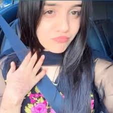 Umna Khan's Instagram, Twitter & Facebook