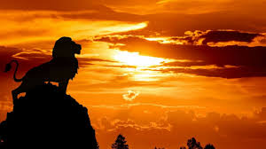 Le roi lion disney réalisé par jon favreau, est un voyage au cœur de la savane africaine où un futur roi, vient de naître. Le Roi Lion Une Nouvelle Version De Hakuna Matata Devoilee Par Disney