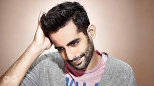 Home Remedies For Dandruff How To Get Rid Of Dandruff Gq India Cool Hairstyles Mens Hairstyles Short Mens Haircuts Short
