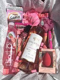 Birthday Gift Baskets Everything Pink Gift Box Geburtstag Geschenkkorbe Geschenkideen Geschenke