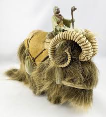 Tusken raiders, less formally referred to as sand people or simply as tuskens, were a culture of nomadic, primitive sentients indigenous to the desert planet tatooine, where they were often hostile to local settlers. Star Wars The Power Of The Force Kenner Bantha Tusken Raider Loose