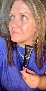 Glow starts before the glam ✨💛 Our Black Radiance® Dewy & Luminous Face  Primer is your secret to that lit-from-within look. This vegan beauty  must-have smooths, hydrates, and leaves your skin with