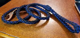 Quick view compare out of stock. 5 Ft Leash 8 Strand Gaucho Braid The Handle Is Abok 2996 An 8 Strand Double Edged Flat Braid A Pineapple Knot At The Handle Transition And A Double Diamond Knot At The Clasp Paracord