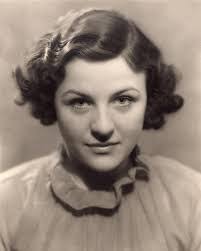 Noelle Gordon's Instagram, Twitter & Facebook