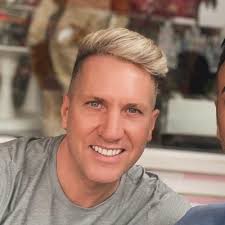 ONE YEAR! One year of living an extraordinary life with Vuori Time flies…