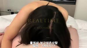 섹시한 여인들 - 소파 위 4인조