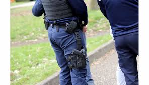 Né et mort à la mecque, son décès amène une grande tristesse chez ses parents. Ain Blesses Par Arbalete Le Pere Est Decede Son Fils De 3 Ans Entre La Vie Et La Mort