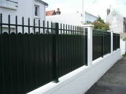 Les Clotures En Aluminium Sont Posees Sur Mur Maconne Les Hauteurs Vont De 0 40m A 1 50m Maximum Selon S Cloture Aluminium Cloture Maison Cloture Fer Forge