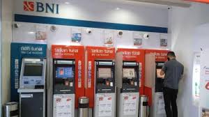 Inovasi mengambil uang di atm tanpa kartu memiliki sistem kerja dengan menggunakan kode transaksi. Bantuan Subsidi Gaji Pekerja Tahap Pertama Disalurkan Melalui 4 Bank Ini Tribun Sumsel
