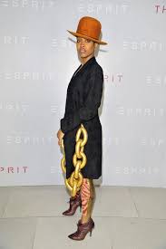 Erykah Badu The First Time I Saw Your Face Soul Singer Erykah Badu Esprit Theworldofesprit Cologne Erykah Badu Style Celebrity Style Fashion
