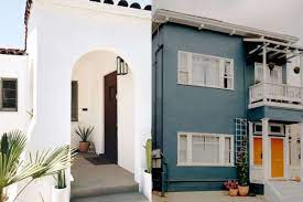 Warna cat dinding luar rumah yang cerah modern front porches. 10 Desain Eksterior Rumah Kekinian Untuk Ukuran Mungil