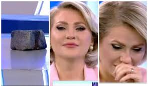 După retragerea ei, mirela vaida (39 de ani) a preluat rolul de prezentatoare. Pe Aici A PÄƒtruns Atacatoarea Mirelei Vaida In Platoul Emisiunii Decizie RadicalÄƒ LuatÄƒ La Acces Direct DupÄƒ Incident