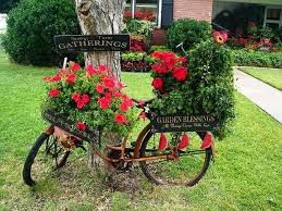 Upcycling Bikes In The Garden 14 Ideas For Bicycle Planters Bike Planter Upcycled Bike Creative Gardening