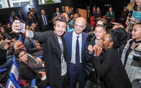 RÃ©sultat de recherche d'images pour "blanquer ministre selfies"