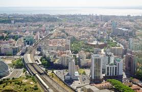 A ana está totalmente empenhada em contribuir para o esforço nacional de mitigação dos riscos assegurando, com a maior segurança possível, a continuidade do serviço público, a operação nos aeroportos de portugal. Vista Aerea De Lisboa A Capital De Portugal Fotografia Editorial Imagem De Europa Cubo 73226237