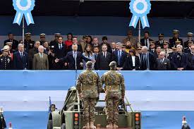 Polémica por homenaje a aldo rico en desfile militar argentino el excarapintada que intentó derrocar al gobierno de raúl alfonsín en 1987, desfiló como uno de los héroes de malvinas. 70 Fotos Del Desfile Militar Por El Dia De La Independencia Infobae