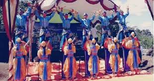Alat musik melodis adalah alat musik yang dapat membunyikan melodi dalam sebuah lantunan lagu namun jika dilihat dari segi fungsinya dalam mengiringi sebuah lantunan lagu lagu, kecapi jika dilihat dari bentuk maupun cara memainkannya, pianika sangatlah mirip dengan alat musik piano. Sanggar Seni Tradisi Tirta Bening Sejarah Kesenian Rampak Bedug