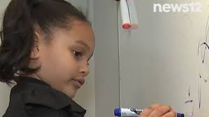 Fetița genială de 6 ani, cu un IQ de 138, învață matematică de clasa a  cincea și robotică. E cea mai nouă membră Mensa