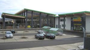 Rasenmäher , rasentraktoren , vertikutierer , motorsensen und heckenscheren. Edeka Und Herkules Baumarkt Alsfeld 2009 Thi Holding Gmbh Co Kg