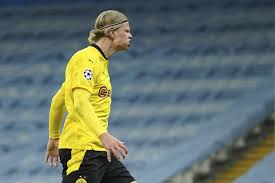 We link to the best sources from around the world. Erling Haaland Linienrichter Holt Sich Autogramm Von Bvb Angreifer