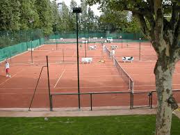 Nous disposons d'une salle dans un gymnase avec 10 tables. Tennis Club Du 16eme Paris 2018