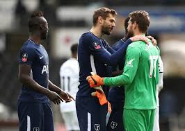 Nordfeldt o'sha yili yoki keyingi yili jamoa birinchi marta maydonga tushganida bironta ham o'yin o'tkazmagan. Fernando Llorente Kristoffer Nordfeldt Fernando Llorente And Kristoffer Nordfeldt Photos Zimbio