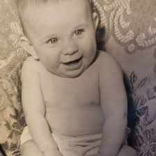 Determined to finish this 📖 ်တင်ည် み子年みみとでキャンズ ..おを...F.Wす。 ስትዮጵት Nヒが六  MARH MARHMOTTUN MOTTON אאץ የብኒትትንጵቱ KRISTIN HANNAH T茶 N酒 YOrズ TIMEs  BESTSELLER The Nightingale A-Novel Realing Grorp. Gald Gold