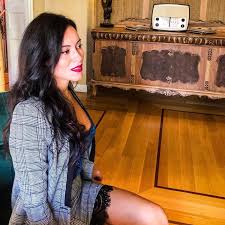 Ο τριαντάφυλλος, η μαριάνθη κάσδαγλη και η ελένη χαμπέρη ήταν οι τρεις υποψήφιοι προς αποχώρηση από το survivor. Survivor Poia Einai H Marian8h Kasdaglh Poy Mphke Sthn Kokkinh Omada Fwtografies Apo Th Zwh Ths