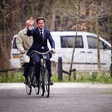 (1) we denken dat vooral vrouwen er goed in zijn, en jongeren, die zijn immers opgegroeid in een wereld met veel snelle prikkels. Dutch Prime Minister Mark Rutte Goes To Work On A Bicycle Makam Araci Olarak Bisiklet Kullanan Hollanda Basbakan I Mark Rutte Catshuis Hague Fiets