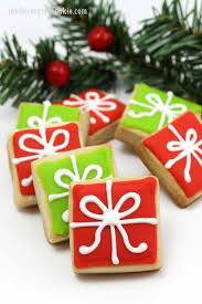 Start with basic shapes, like a snowflake, tree, or snowman, and we'll show you how to transform them into beautiful. Step By Step Decorating Instructions To Make Christmas Present Cookies