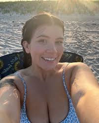 Yup.. I've struggled with acne too. I've been overweight. I've had acne for  years and would not leave to go anywhere without foundation caked