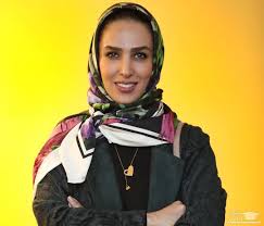 نگاهی به استایل تابستانی و ساده سوگل طهماسبی با آبی آسمانی که حسابی این روزها ترند شده