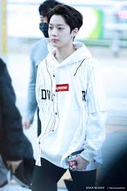 Di sisi lain, lai guanlin pertama kali mendapat perhatian melalui mnet produce 101 season 2 dan kemudian debut di bawah wanna one sebelum . Wanna One Pics On Twitter Hq 171012 Lai Guanlin Cr Stuck In Lai Wannaoneinph ë¼ì´ê´€ë¦° ì›Œë„ˆì› Wannaone Laiguanlin Laikuanlin Https T Co Mx9jafkowf