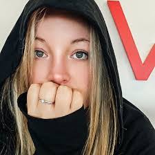 Victoria Barraza's Instagram, Twitter & Facebook