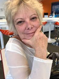 Andrea Snelling's Instagram, Twitter & Facebook