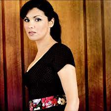 Anna netrebkoich brauche einfach diesen wahnsinn. Biographie Von Anna Netrebko Russlandjournal De