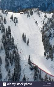 Paris gewinnt abfahrt in garmisch vor feuz und mayer. Garmisch Partenkirchen Kreuzjoch Kandahar Express Beginn Steigung Kandahar Abfahrt Skipiste Luftbild Deutschland Bayern Oberbayern Bayerische Alpen Werdenfelser Land Wettersteingebirge Stockfotografie Alamy