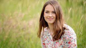 Ece çeşmioğlu'nun boyu 1.63 cm, kilosu ise 53'dür.burcu ise yay'dır. Ece Cesmioglu Kimdir Ece Cesmioglu Estetik Yaptirdi Mi