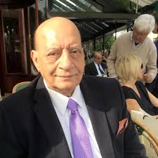 هو الشيخ أبو عبد الرحمن عبد الله بن عبد الغني بن محمد خياط ولد في مكة المكرمة في التاسع والعشرين من شهر شوال عام 1326هـ ونشأ في بيت متوسط الحال وكان أبوه مثقفاً ثقافة دينية وله إلمام بالفقه الحنفي والتفسير والحديث. 48ctovpf2vhgqm