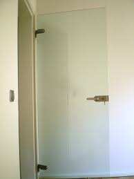 Cam kapılarda alüminyum kasaların kullanıldığı kapı modelleridir. Ofis Tipi Cam Kapi Cam Kapi Pervazli Cam Kapi Desenli Cam Kapi